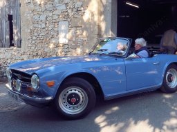 TRIUMPH TR6 